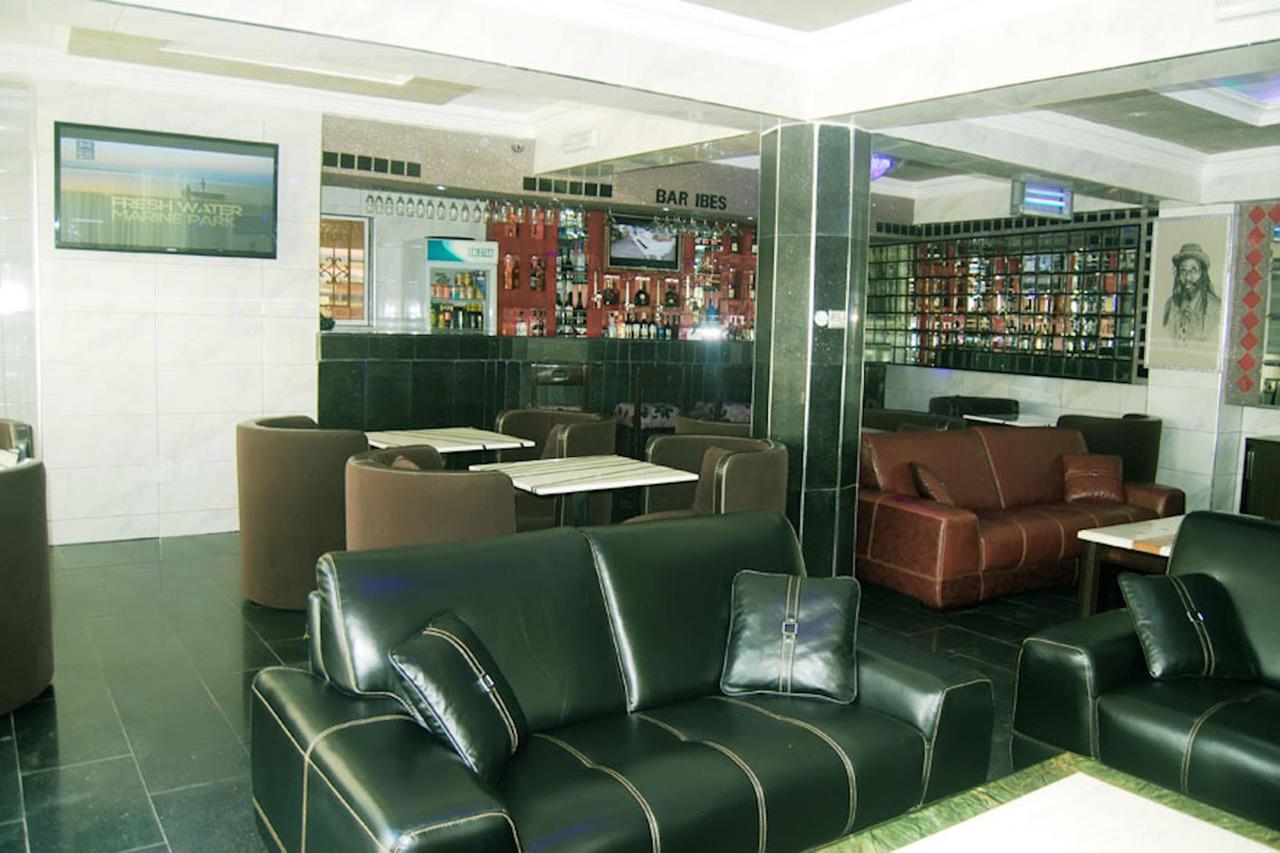 Milestone Hotel Ogombo Luaran gambar