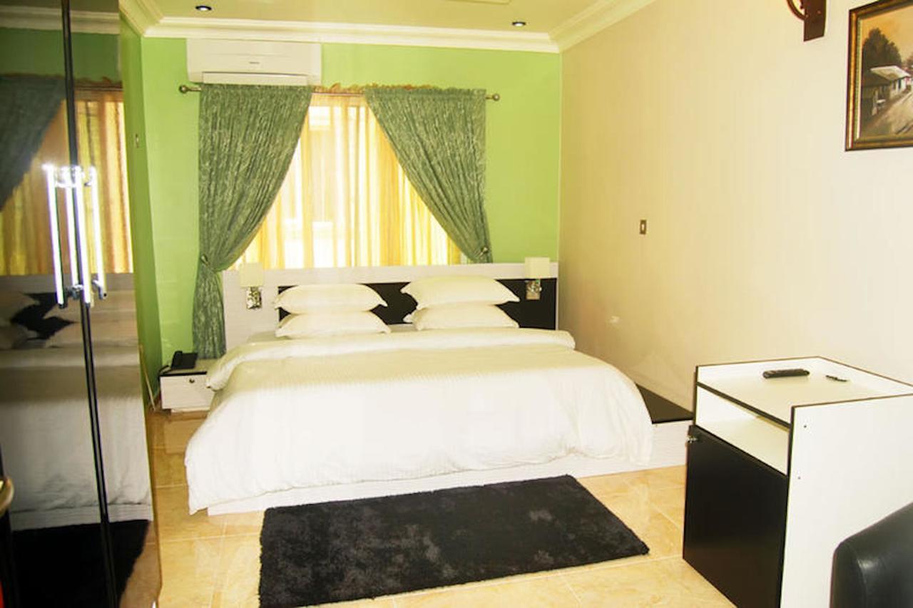 Milestone Hotel Ogombo Luaran gambar