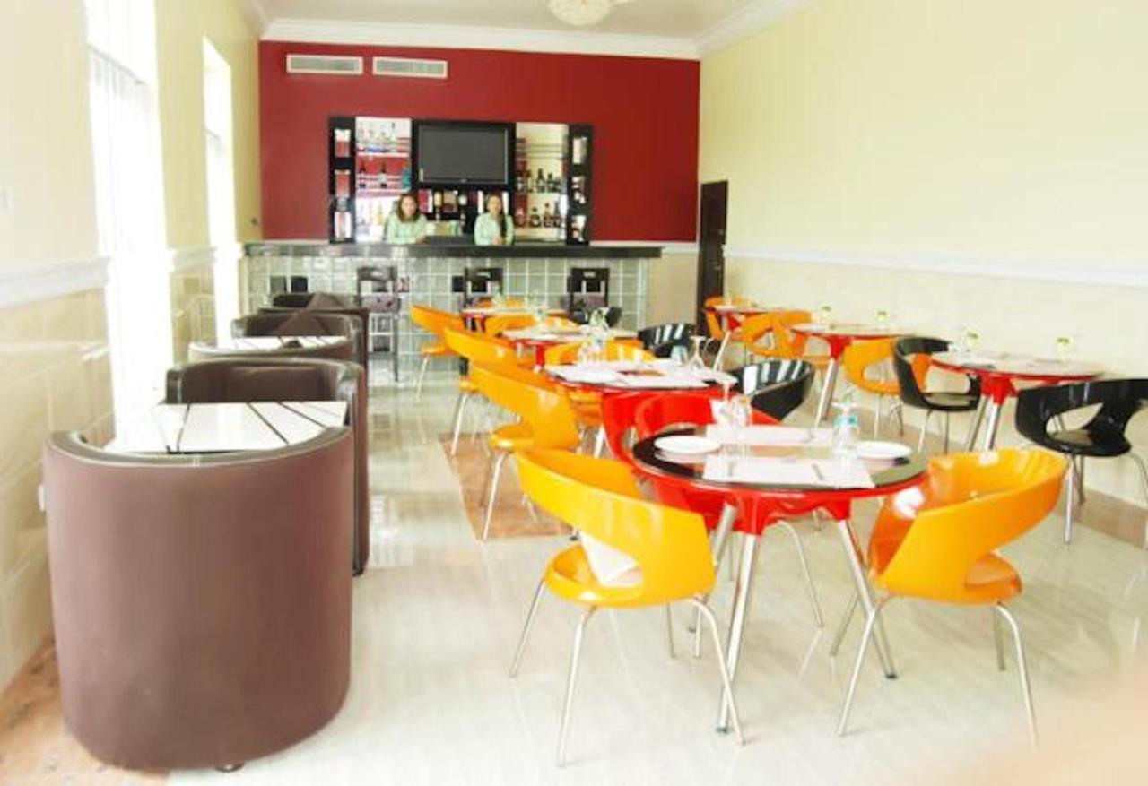 Milestone Hotel Ogombo Luaran gambar