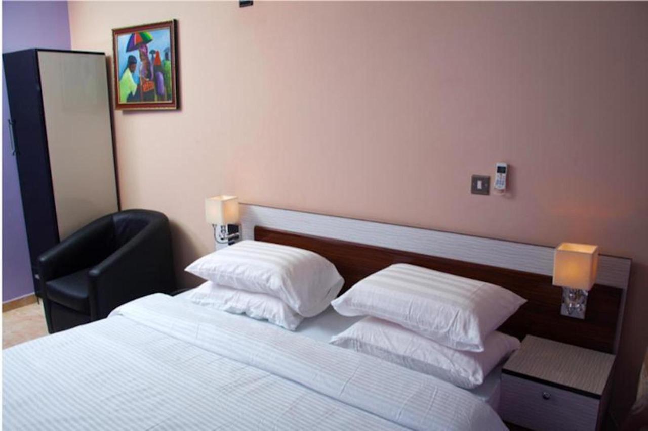 Milestone Hotel Ogombo Luaran gambar