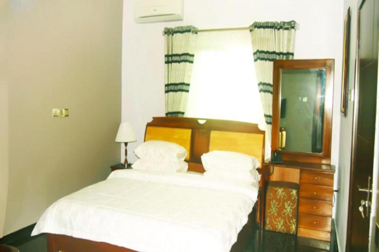 Milestone Hotel Ogombo Luaran gambar