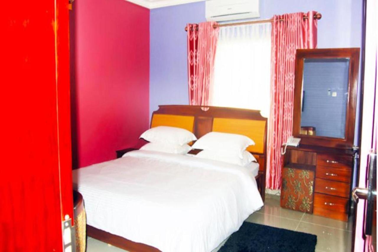 Milestone Hotel Ogombo Luaran gambar