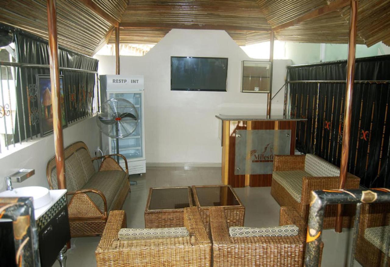 Milestone Hotel Ogombo Luaran gambar