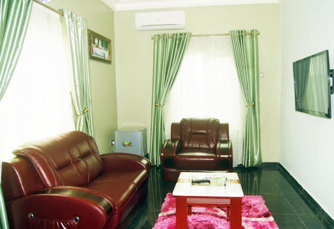 Milestone Hotel Ogombo Luaran gambar