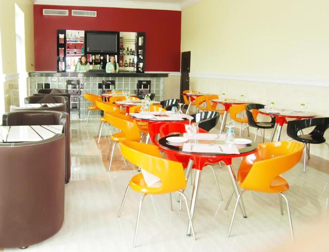 Milestone Hotel Ogombo Luaran gambar
